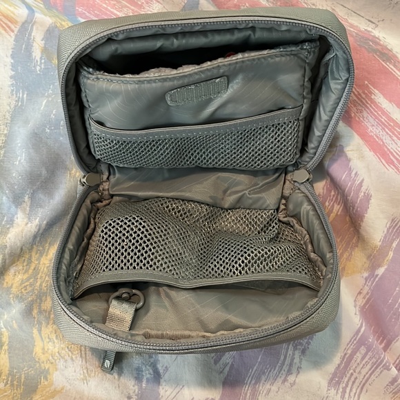 Incase Pouch - Picture 2 of 5